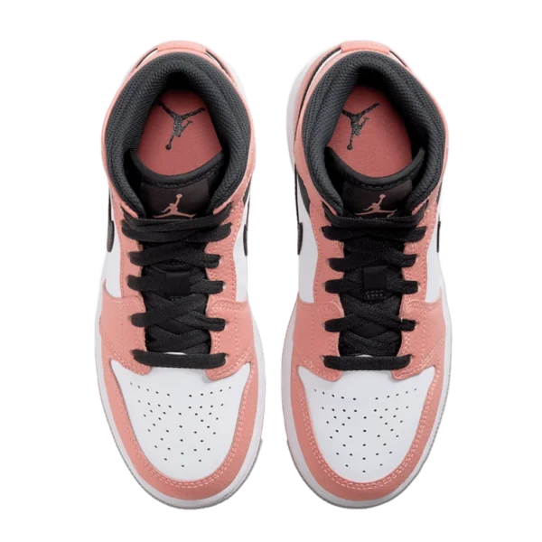 ⁦Air Jordan 1 Mid GS Pink Quartz DK Smoke White⁩ – תמונה ⁦4⁩