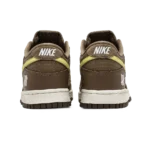 ⁦Nike Dunk Low SP x Undefeated Canteen Lemon Frost⁩ – תמונה ⁦3⁩