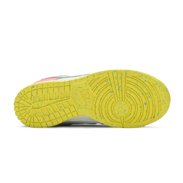 ⁦Nike Dunk Low SE “Easter" Candy⁩ – תמונה ⁦4⁩